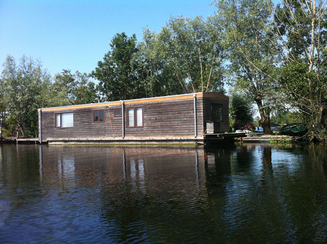dak en boeidelen woonboot